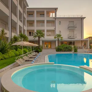 hotel-nazionale-desenzano-del-garda.it-lombardy.com/